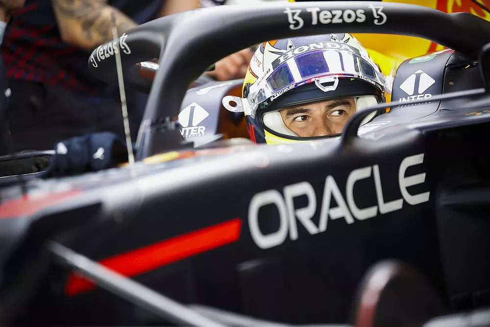 Sergio P&eacute;rez, con un Red Bull Racing RB15 adaptado (muleto) con los Pirelli de 18 pulgadas  