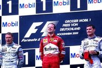 Chuva, invasão e Schumacher encantado: 25 anos depois, Barrichello relembra primeira vitória na F1