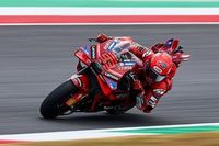 Marc Márquez manda en la FP1 de Assen pese a una dura caída