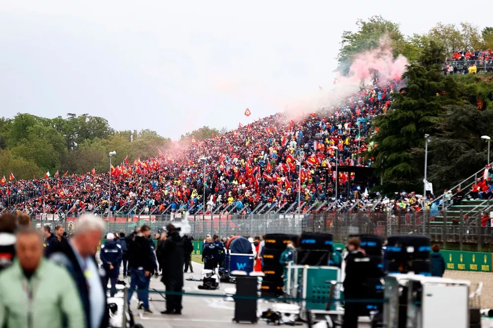 I tifosi della Ferrari riempiono le tribune