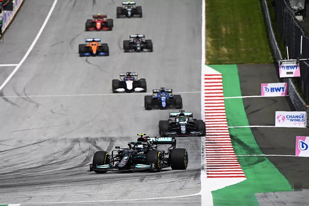 Valtteri Bottas, Mercedes W12, Lance Stroll, Aston Martin AMR21, Fernando Alonso, Alpine A521, and George Russell, Williams FW43B