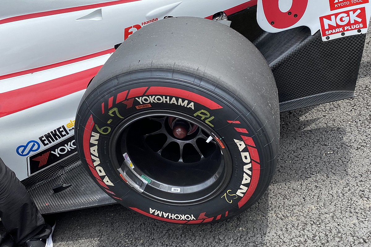 フォーミュラカータイヤホイール1本のみ225/55R13 ディスプレーに