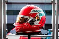 VIDEO: Leclerc y su casco especial en Silverstone para honrar a Ferrari