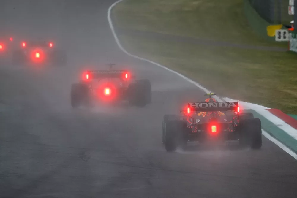 Charles Leclerc, Ferrari SF21, Sergio Pérez, Red Bull Racing RB16B