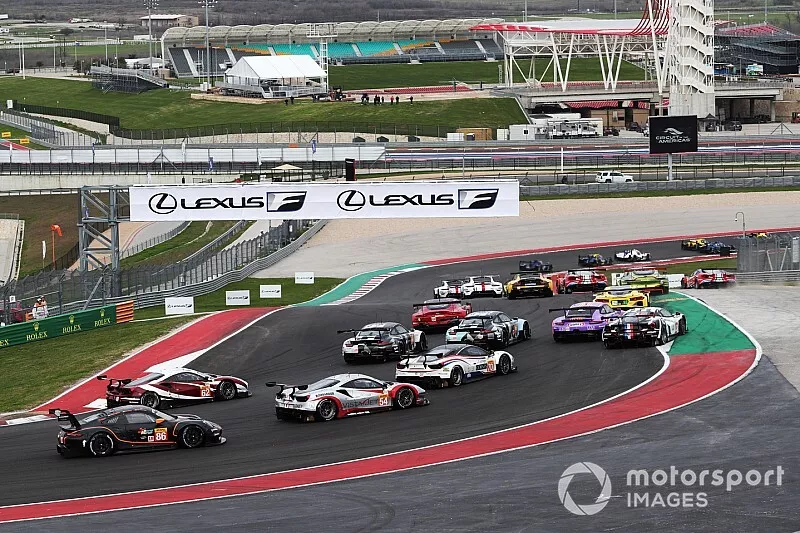 La partenza della gara del Lone Star Le Mans