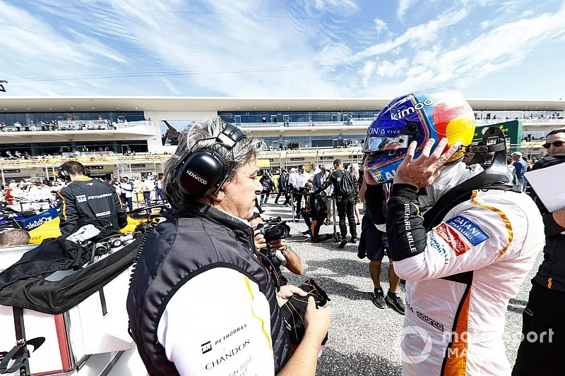 Fernando Alonso, McLaren, en la parrilla