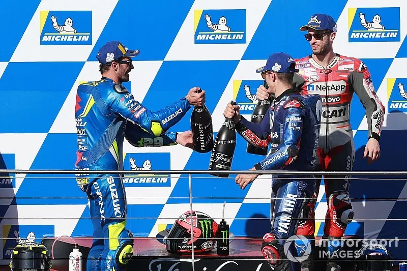 Ganador Maverick Viñales, Yamaha Factory Racing, segundo Andrea Iannone, Team Suzuki MotoGP,tercero Andrea Dovizioso, Ducati Team