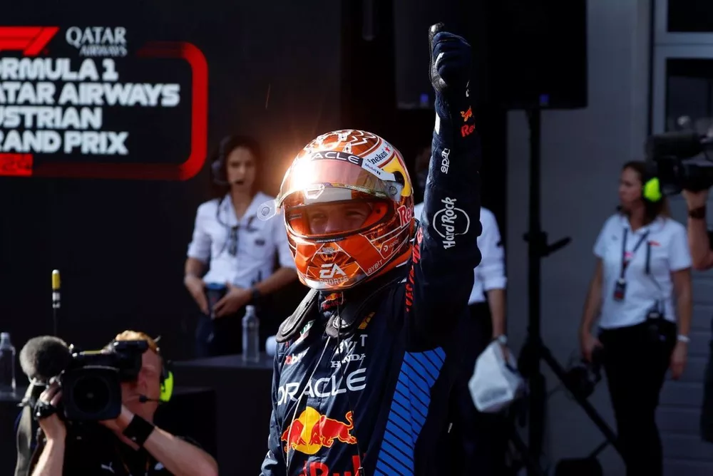 Polesitter Max Verstappen, Red Bull Racing, viert feest in Parc Ferme