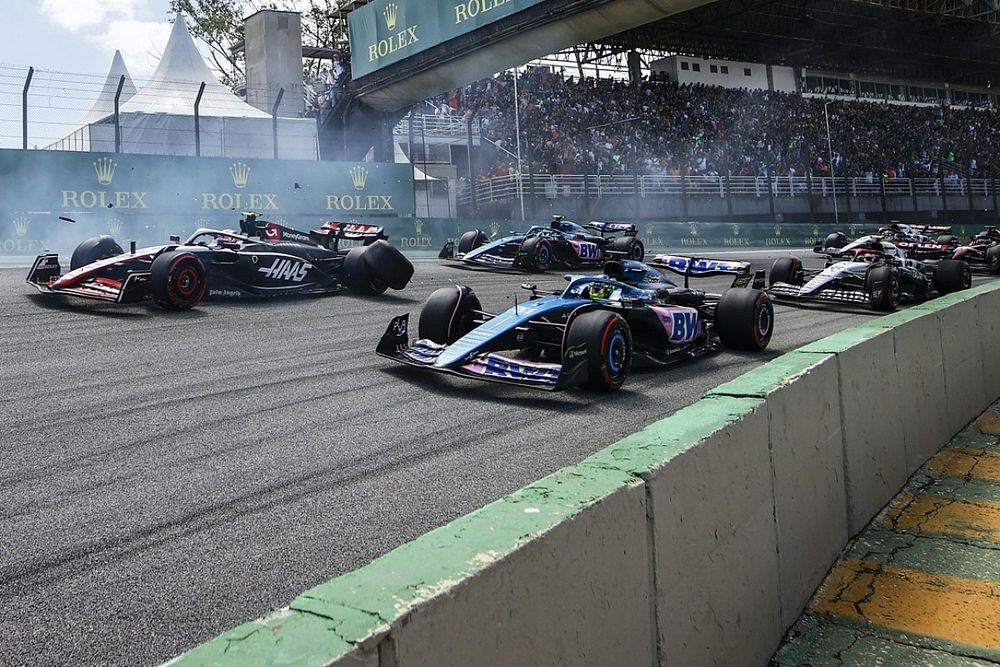 Kevin Magnussen, Haas VF-23, crashes out at the start after contact with Alex Albon, Williams FW45