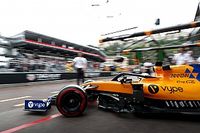 Sainz lamenta empezar "30 o 40  vueltas" por detrás de sus rivales