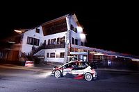 Tanak domina sobre el hielo por delante de Ogier y Neuville