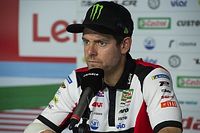 Crutchlow, con el tobillo hinchado y negro, espera poder correr