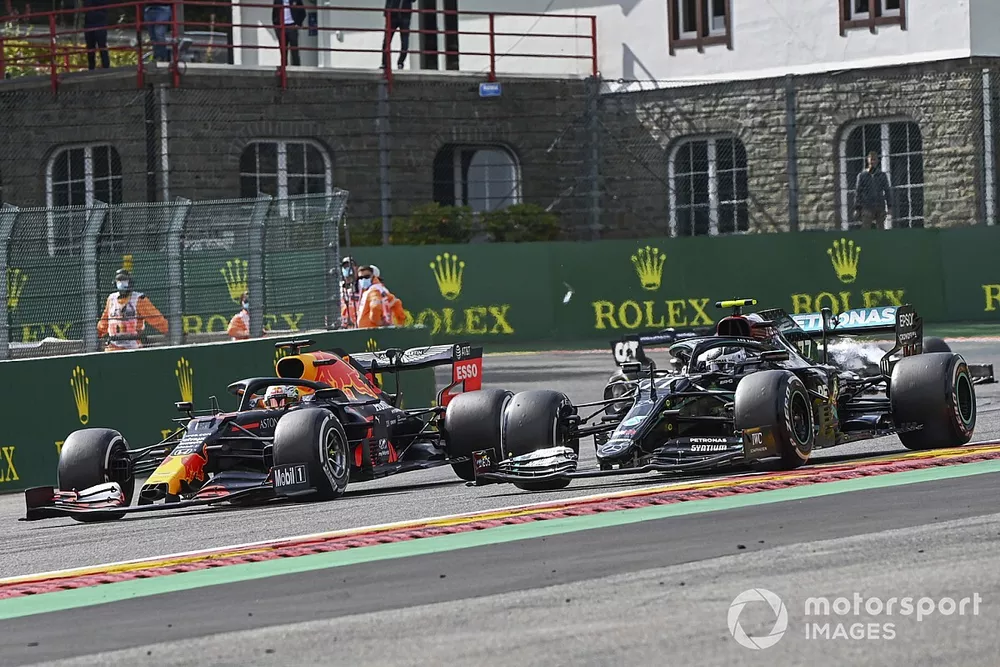 Valtteri Bottas, Mercedes F1 W11, Max Verstappen, Red Bull Racing RB16