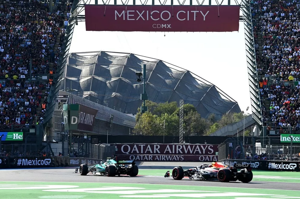 Fernando Alonso, Aston Martin AMR23, Max Verstappen, Red Bull Racing RB19
