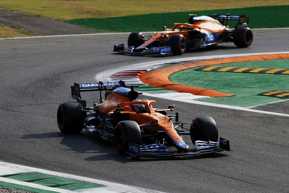 Daniel Ricciardo, McLaren MCL35M, Lando Norris, McLaren MCL35M