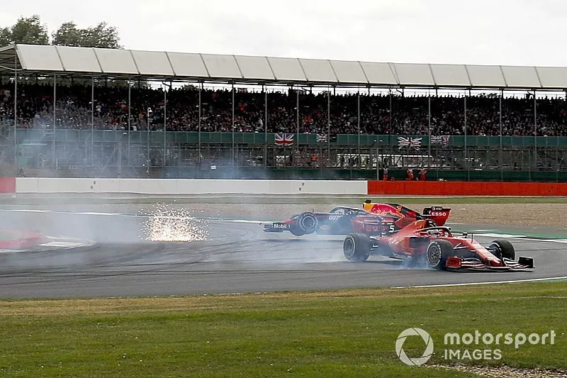 Sebastian Vettel, Ferrari verremt zich en rijdt achter op Max Verstappen, Red Bull Racing RB15