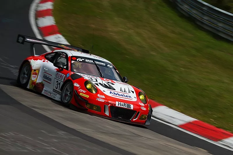 #31 Frikadelli Racing Team Porsche 911 GT3 R: Norbert Siedler, Lance David Arnold