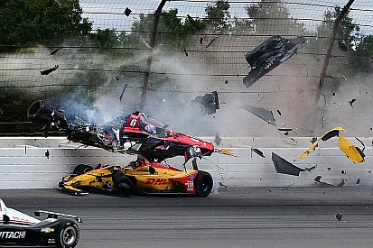 Вікенс отримав численні переломи на гонці IndyCar в Поконо