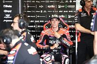 Espargaró se lesiona al mirar el teléfono mientras anda en bicicleta