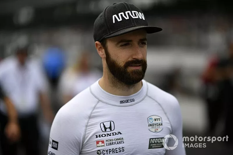 James Hinchcliffe, Arrow Schmidt Peterson Motorsports Honda during pit stop competition 