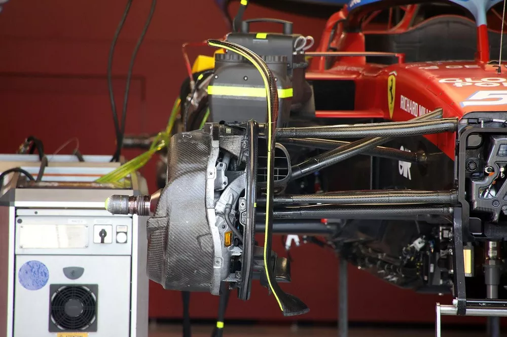Ferrari SF-24 rem detail