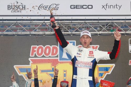 Hamlin gana una carrera marcada por el desgaste de neumáticos en Bristol