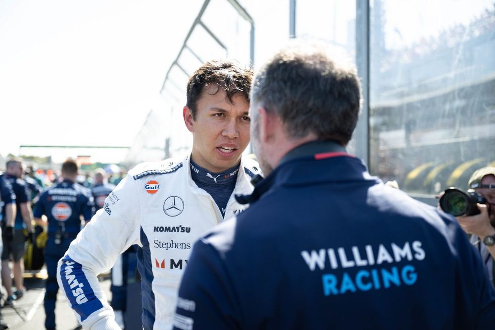 Alex Albon, Williams Racing, with his engineer on the grid 