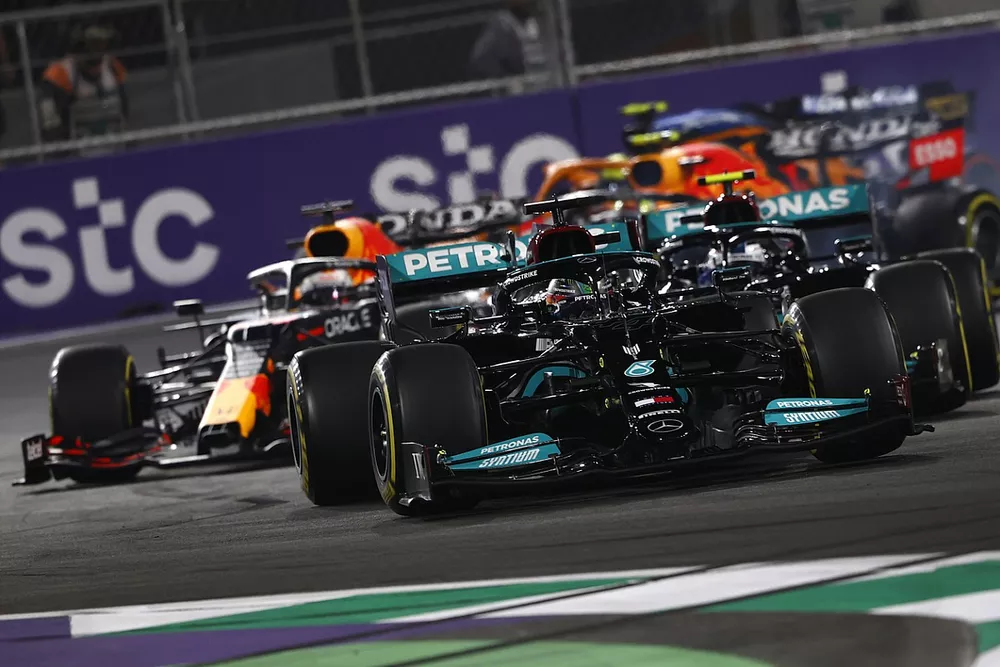 Lewis Hamilton, Mercedes W12, Valtteri Bottas, Mercedes W12, Max Verstappen, Red Bull Racing RB16B, and the rest of the field