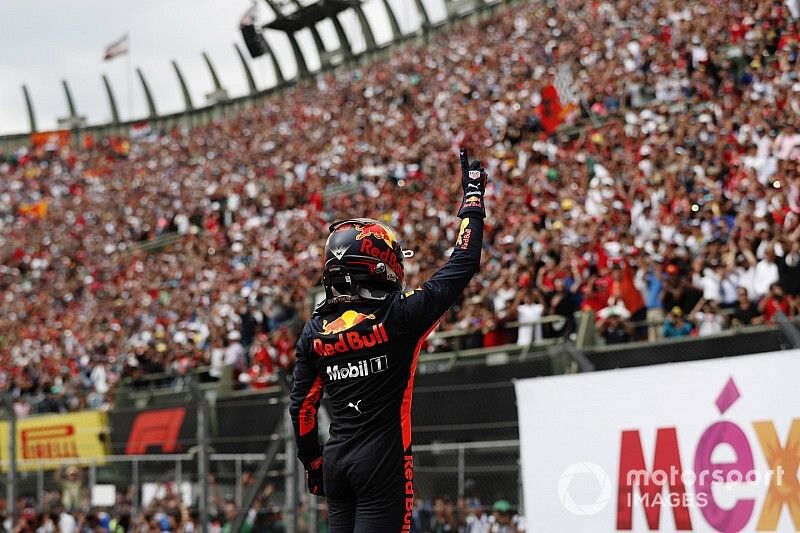 Max Verstappen, Red Bull Racing, celebra en Parc Ferme después de ganar la carrera