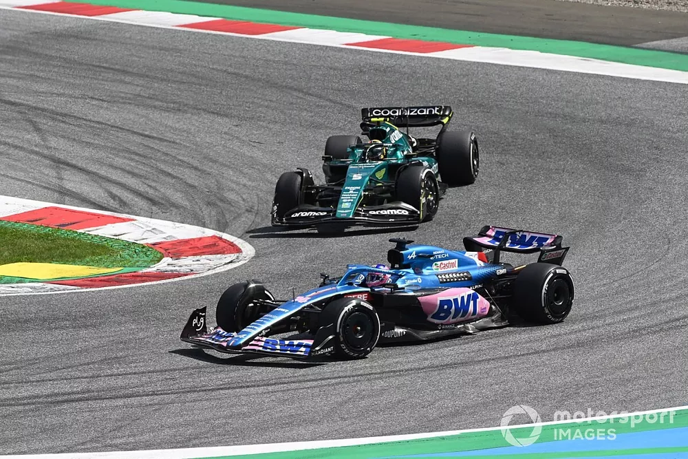 Fernando Alonso, Alpine A522, Sebastian Vettel, Aston Martin AMR22