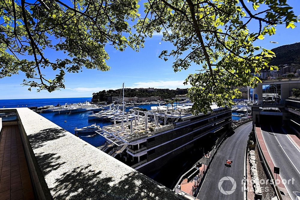 Carlos Sainz Jr., Ferrari SF21