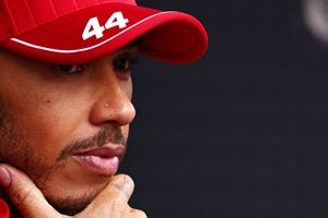 "Hamilton é simplesmente uma criança mimada", dispara ex-F1