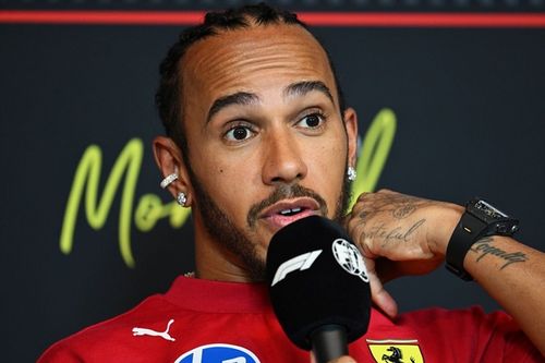 F1 - Hamilton defende Vasseur e declara: Ficarei na Ferrari por muito tempo