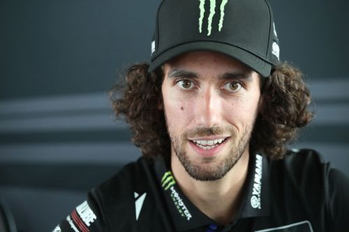 Rins: "A ver c&oacute;mo funciona la V4 en un circuito como Sepang, tengo mucha curiosidad"