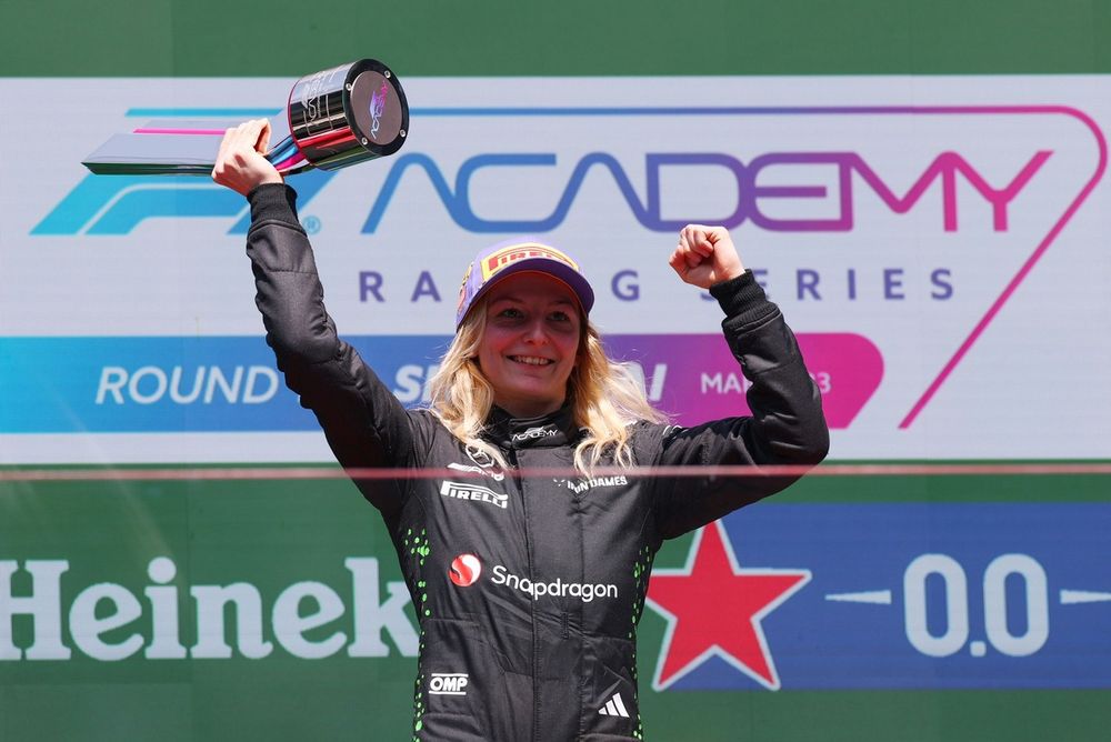 Podium: Race winner Doriane Pin, PREMA Racing