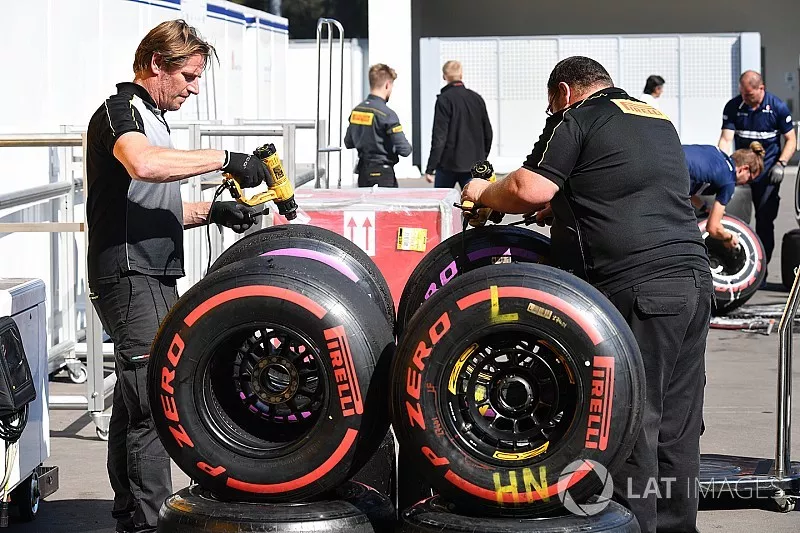 Ingenieros de Pirelli y los neum&aacute;ticos Pirelli