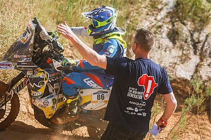 Merzouga Rally: Leading duo collide in “crazy” stage finish