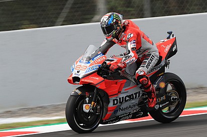 Raih pole, Lorenzo sempat bermasalah dengan ban