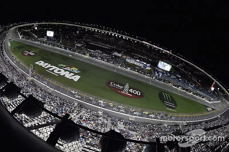 restart Ricky Stenhouse Jr., Roush Fenway Racing, Ford Fusion Fifth Third Bank