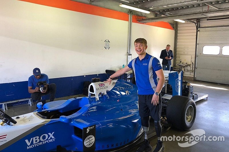 Monger faz teste surpresa em carro da Fórmula 1