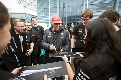 Lauda: Gelecek yıl şampiyonluk savaşı daha zor geçecek