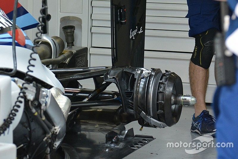 Williams FW38 detalle trasero