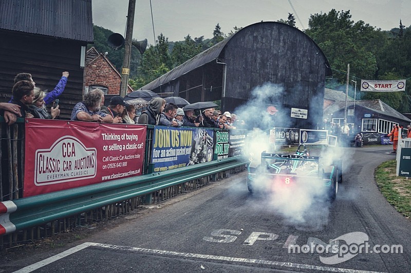La Jaguar I-Type 2 elettrica ha firmato un nuovo record in Salita!