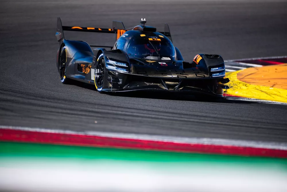 Andr&eacute; Lotterer, Pipo Derani, Genesis Magma Racing  GMR-001 Hypercar, en test &agrave; Portim&atilde;o