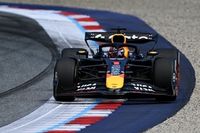 C&oacute;mo pudo "desmoronarse todo" para Red Bull y Verstappen en la clasificaci&oacute;n de F1