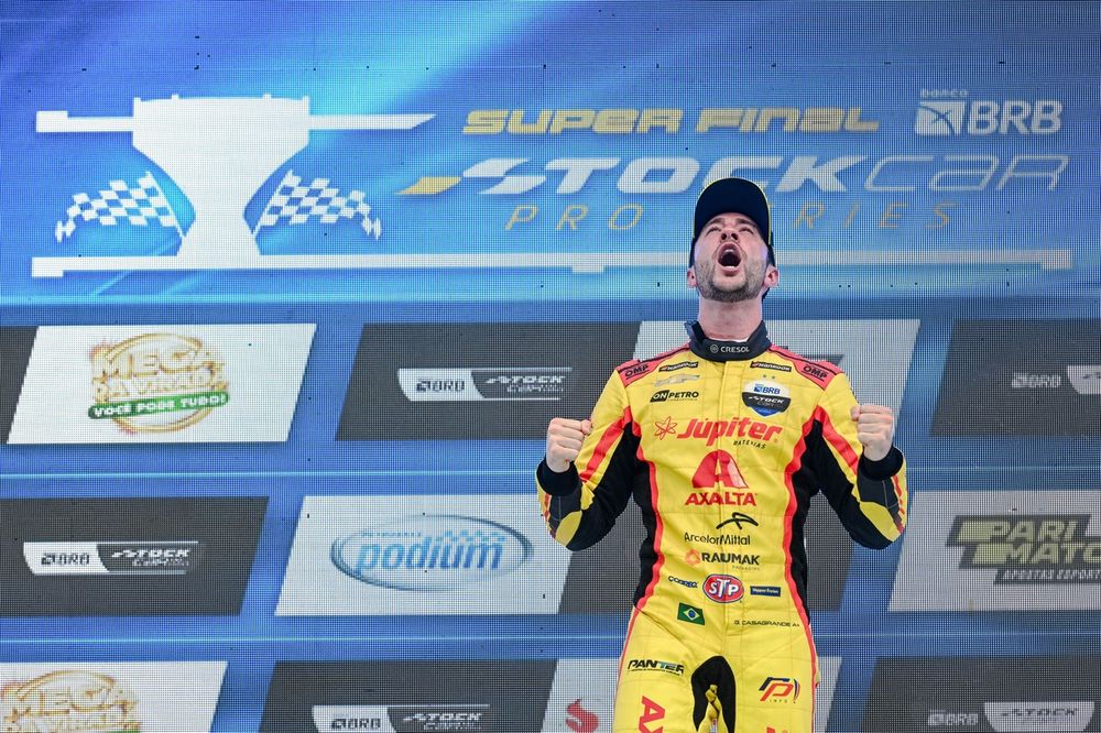 Gabriel Casagrande comemora tricampeonato da Stock Car