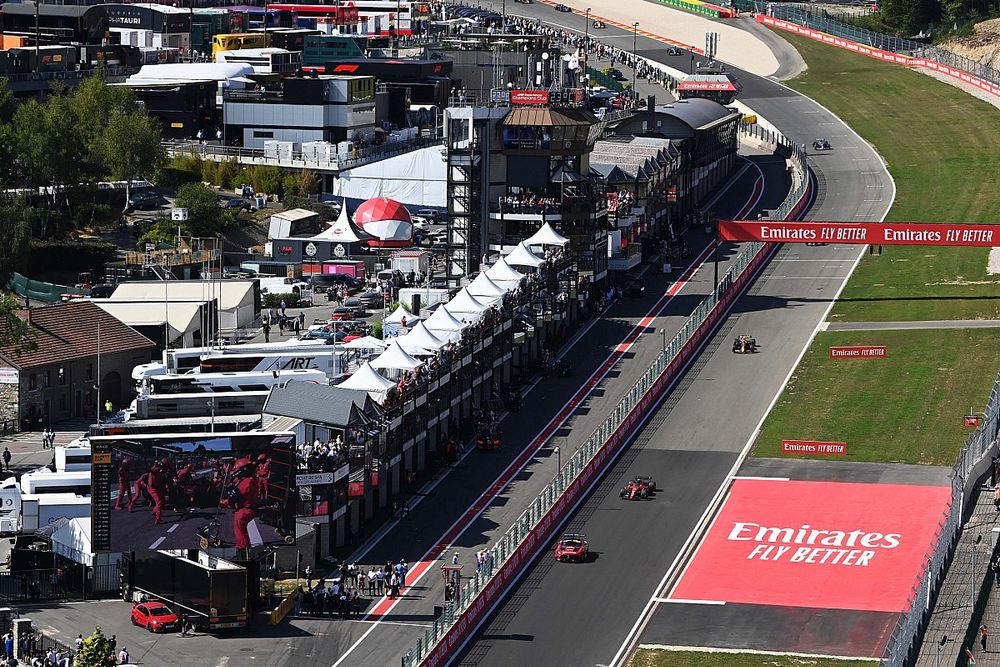 El Safety Car Carlos Sainz, Ferrari F1-75