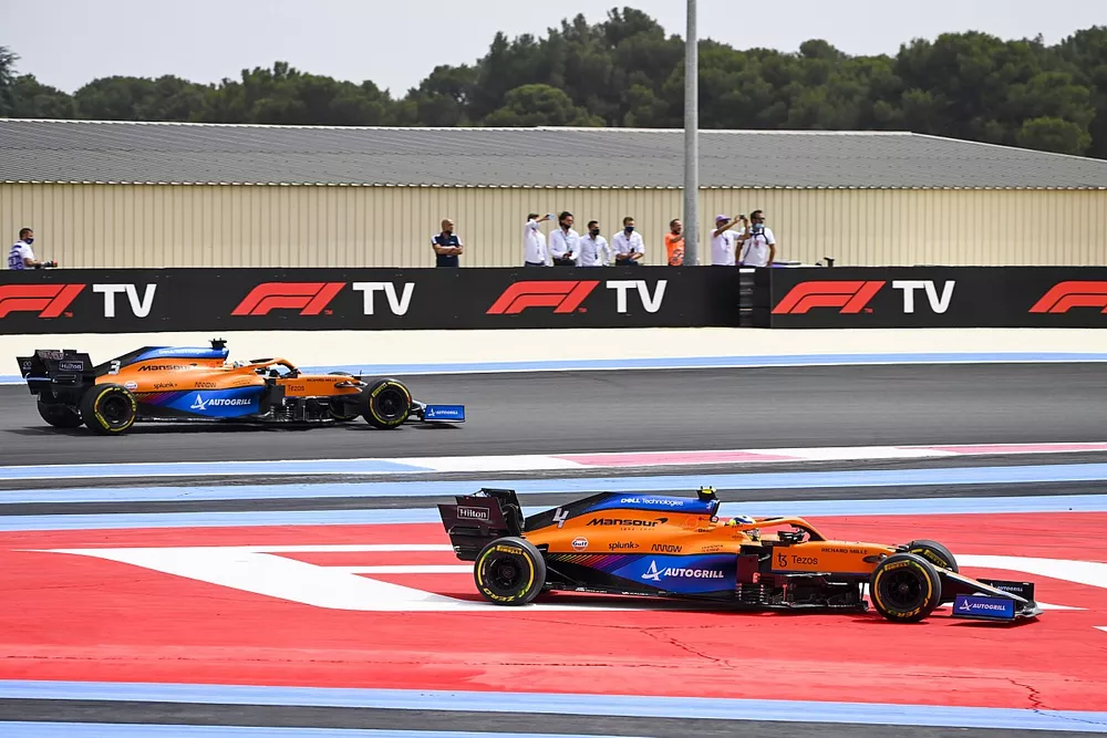 Lando Norris, McLaren MCL35M, Daniel Ricciardo, McLaren MCL35M