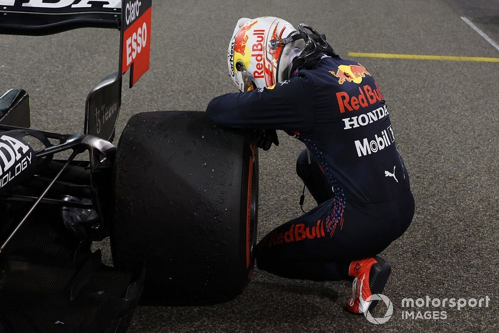 Max Verstappen, Red Bull Racing, 1e plaats, komt aan in Parc Ferme na het veiligstellen van het 2021 rijderskampioenschap