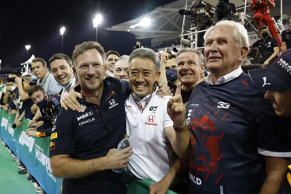 Christian Horner, Team Principal, Red Bull Racing, Masashi Yamamoto, General Manager, Honda Motorsport, Helmut Marko, Consultant, Red Bull Racing, celebrate